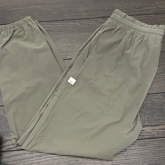 Vuori Pants - Women’s Olive Green Pants